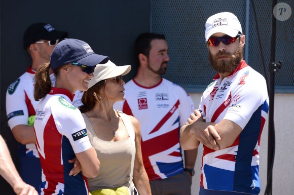 Pippa Middleton et son frère James lors du départ de l'équipe de la Michael Matthews Foundation pour la 33e Race to America, le 14 juin 2014 à Oceanside, San Diego (Californie). Le début d'un périple extrême de près de 5 000 km en huit jours, que seuls les plus costauds peuvent réussir à accomplir.
