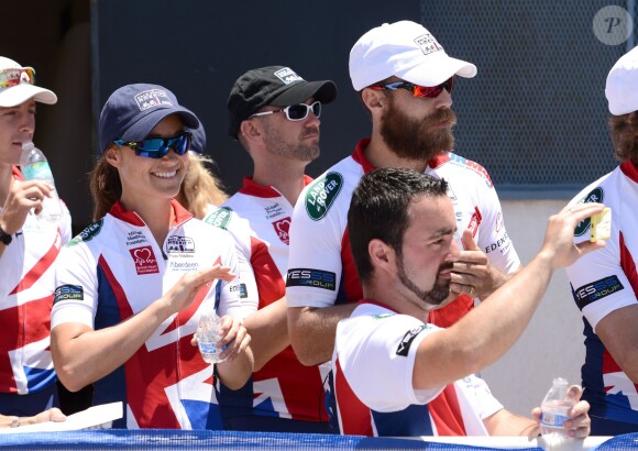 Pippa Middleton et son frère James lors du départ de l'équipe de la Michael Matthews Foundation pour la 33e Race to America, le 14 juin 2014 à Oceanside, San Diego (Californie). Le début d'un périple extrême de près de 5 000 km en huit jours, que seuls les plus costauds peuvent réussir à accomplir.