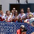 Pippa Middleton et son frère James lors du départ de l'équipe de la Michael Matthews Foundation pour la 33e Race to America, le 14 juin 2014 à Oceanside, San Diego (Californie). Le début d'un périple extrême de près de 5 000 km en huit jours, que seuls les plus costauds peuvent réussir à accomplir.