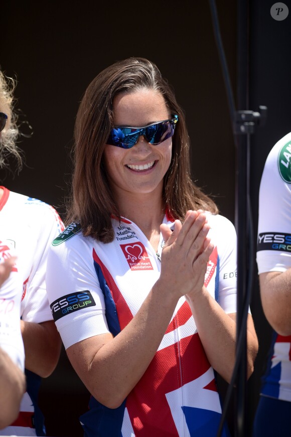 Pippa Middleton lors du départ de l'équipe de la Michael Matthews Foundation pour la 33e Race to America, le 14 juin 2014 à Oceanside, San Diego (Californie). Le début d'un périple extrême de près de 5 000 km en huit jours, que seuls les plus costauds peuvent réussir à accomplir.