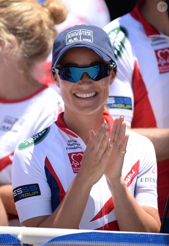Pippa Middleton lors du départ de l'équipe de la Michael Matthews Foundation pour la 33e Race to America, le 14 juin 2014 à Oceanside, San Diego (Californie). Le début d'un périple extrême de près de 5 000 km en huit jours, que seuls les plus costauds peuvent réussir à accomplir.