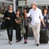 Angelina Jolie et Brad Pitt arrivent à l'aéroport de Los Angeles avec leurs enfants Zahara et Maddox en provenance de Londres, le 14 juin 2014.