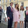 La princesse Claire de Luxembourg, épouse du prince Felix de Luxembourg, affichait ses belles rondeurs le 24 mai 2014 lors de la communion du prince Gabriel. Elle a donné naissance le 15 juin à une petite princesse Amalia.