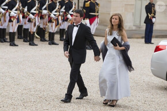 Manuel Valls et sa femme Anne Gravoin lors du banquet à l'Elysée donné en l'honneur de la reine Elizabeth II, Paris, le 6 juin 2014.
