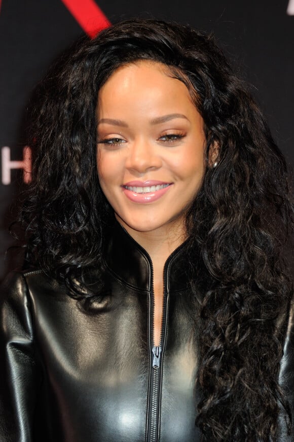 Rihanna au Hard Rock Cafe de Paris, le 5 juin 2014