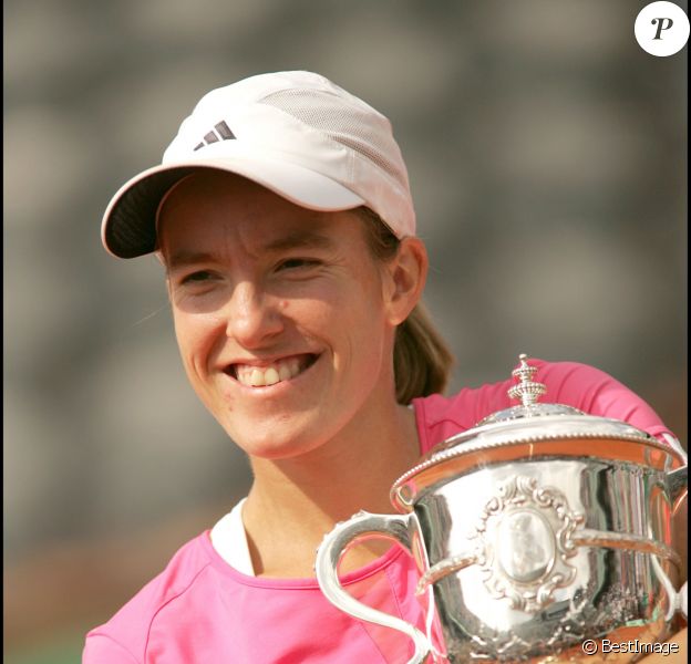 Justine H&eacute;nin, apr&egrave;s sa victoire &agrave; Roland-Garros, le 9 juin 2007 &agrave; Paris