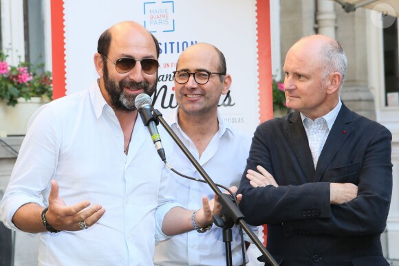 Kad Merad, Laurent Tirard, Christophe Girard - Vernissage de l'exposition "Les vacances du petit Nicolas" à la mairie du 4e à Paris le 18 juin 2014.
