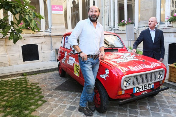 Kad Merad, Christophe Girard (maire du 4e) - Vernissage de l'exposition "Les vacances du petit Nicolas" à la mairie du 4ème à Paris le 18 juin 2014.