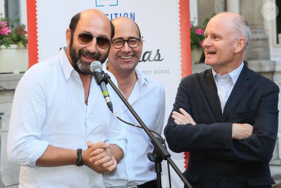 Kad Merad, Laurent Tirard, Christophe Girard - Vernissage de l'exposition "Les vacances du petit Nicolas" à la mairie du 4ème à Paris le 18 juin 2014.