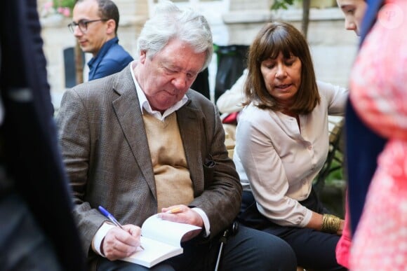 Exclusif - Jean-Jacques Sempé en séance de dédicace - Vernissage de l'exposition "Les vacances du petit Nicolas" à la mairie du 4ème à Paris le 18 juin 2014.