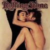 Le 8 décembre 1980, quelques heures seulement avant son assassinat, Annie Leibovitz photogprahie John Lennon, nu, contre sa compagne Yoko Ono. La photo est publié en couverture du magazine "Rolling Stone", le 22 janiver 1981.