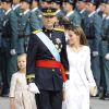 Le roi Felipe VI, la reine Letizia d'Espagne et leurs filles, la princesse Leonor et l'infante Sofia, arrivent au parlement pour la cérémonie d'investiture à Madrid. Le 19 juin 2014.