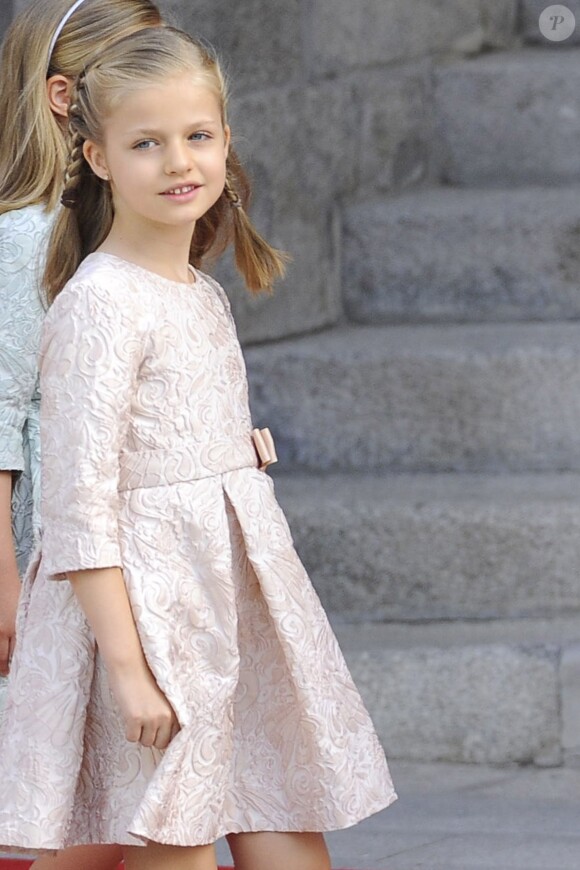 La princesse Leonor et l'infante Sofia, arrivent au parlement pour la cérémonie d'investiture à Madrid. Le 19 juin 2014.