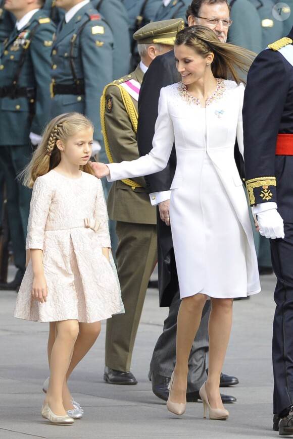 Le roi Felipe VI, la reine Letizia d'Espagne et leurs filles, la princesse Leonor et l'infante Sofia, arrivent au parlement pour la cérémonie d'investiture à Madrid. Le 19 juin 2014.