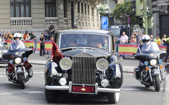 Le roi Felipe VI, la reine Letizia d'Espagne et leurs filles, la princesse Leonor et l'infante Sofia, arrivent au parlement pour la cérémonie d'investiture à Madrid. Le 19 juin 2014.