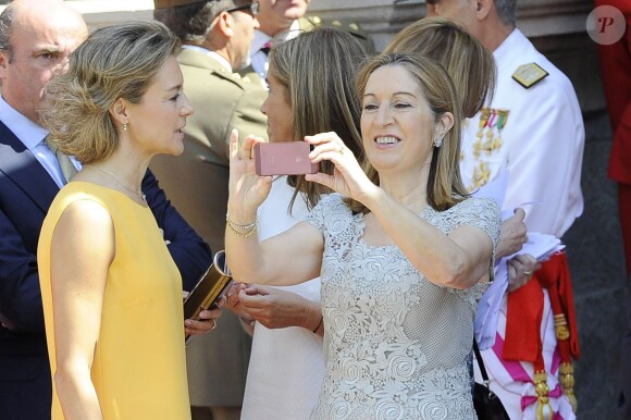 Ana Pastor - Le roi Felipe VI, la reine Letizia d'Espagne et leurs filles, la princesse Leonor et l'infante Sofia, arrivent au Palais Royal pour la cérémonie d'investiture à Madrid. Le 19 juin 2014.