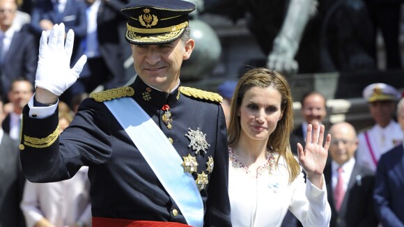 Felipe VI : Nouveau roi d'Espagne sacré devant Letizia et leurs filles