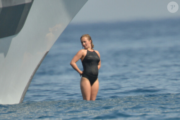 Hayden Panettiere, enceinte, en vacances à Saint-Tropez, juin 2014. 