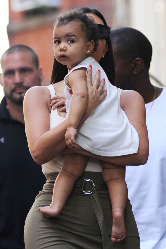 Kim Kardashian et sa fille North West à New York, le 15 juin 2014.