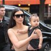 Kim Kardashian et sa fille North à Paris, le 20 mai 2014.