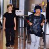 Angelina Jolie et ses enfants arrivant à l'aéroport de Tokyo pour l'avant-première du film Maléfique, le 21 juin 2014 : Shiloh et Pax doivent encaisser le décalage horaire