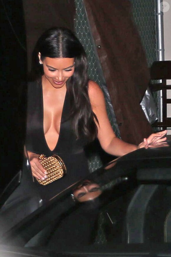 Kim Kardashian a sorti le grand jeu pour un dîner en amoureux avec Kanye West au restaurant Craig's. West Hollywood, le 22 juin 2014.