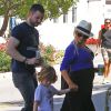 Christina Aguilera enceinte et son fiancé Matt Rutler vont déjeuner avec le fils de la chanteuse, Max, à l'occasion de la fête des mères à Los Angeles, le 11 mai 2014.