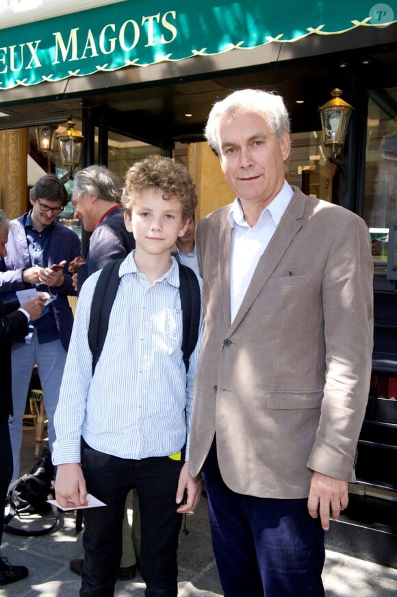 Laurent Laffont et son fils Paul lors du déjeuner Père & Fils, mardi 24 juin 2014, aux Deux Magots à Paris.