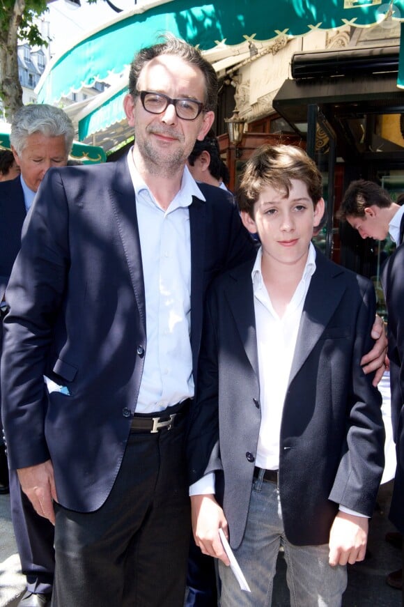 Aymar du Chatenet et son fils Simon lors du déjeuner Père & Fils, mardi 24 juin 2014, aux Deux Magots à Paris.