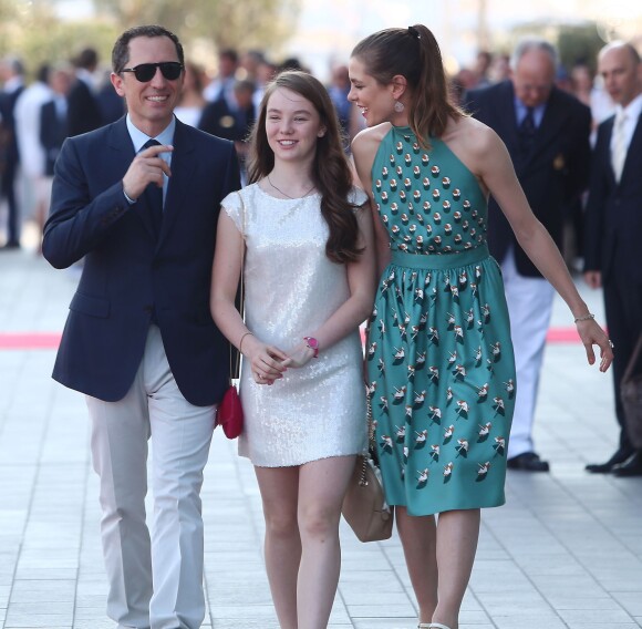 Gad Elmaleh, la princesse Alexandra Hanovre et Charlotte Casiraghi arrivant à la soirée pour l'inauguration du nouveau Yacht Club de Monaco au port Hercule, le 20 juin 2014. 