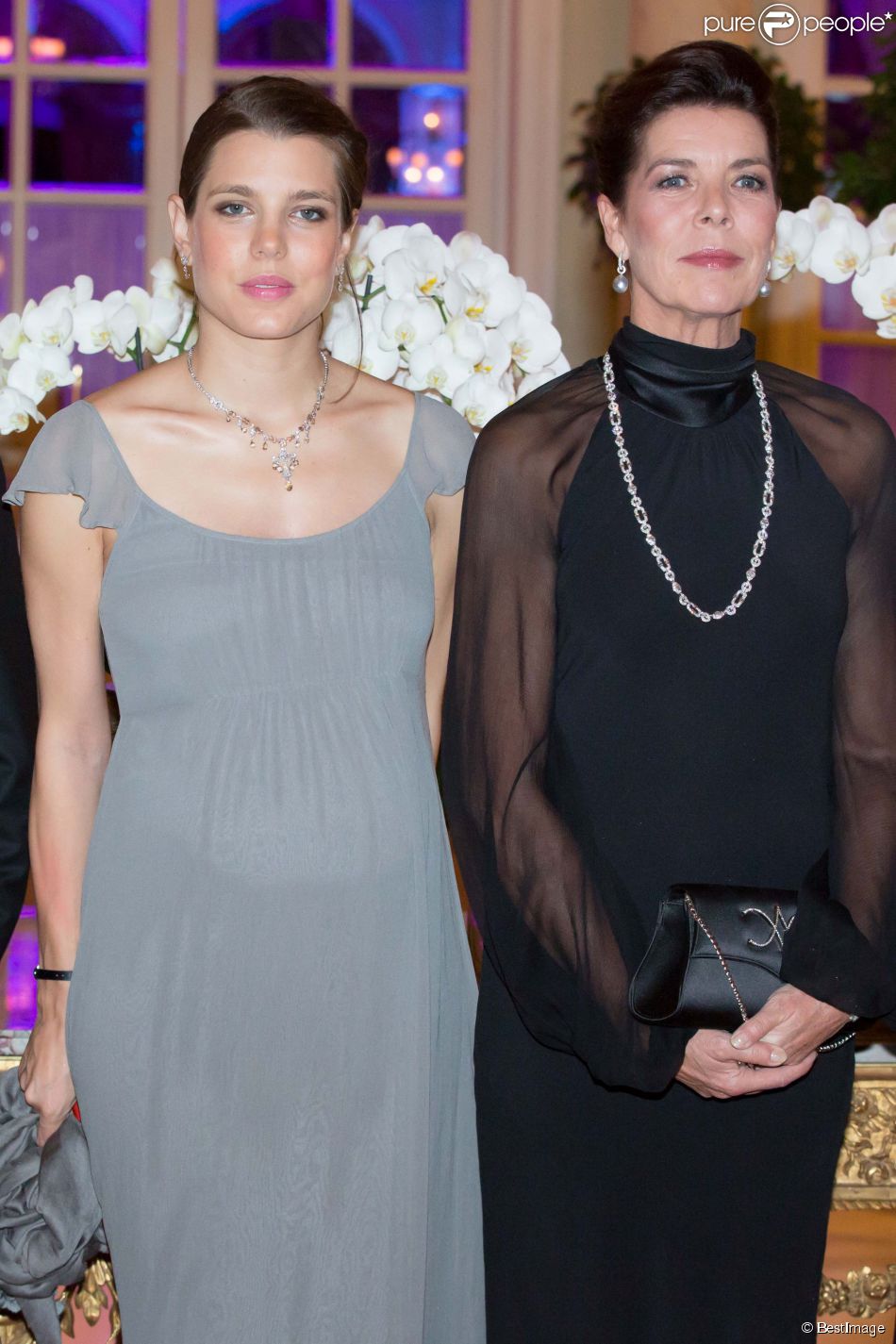  Charlotte Casiraghi (enceinte) et la Princesse Caroline de Hanovre lors du dîner de gala des 50 ans de l&#039;association AMADE Mondiale à l&#039;hôtel Hermitage à Monaco, le 4 octobre 2013. 