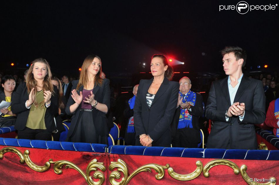  La princesse Stephanie de Monaco et ses enfants, Louis Ducruet, Pauline Ducruet et Camille Gotlieb lors du 37e Festival international du cirque de Monte Carlo, le 18 janvier 2013.  