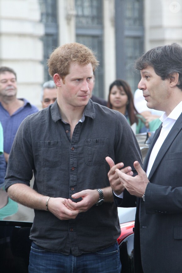Le prince Harry en visite à Cracolandia (un quartier de Sao Paulo réputé pour ses nombreux consommateurs de crack) le 26 juin 2014.