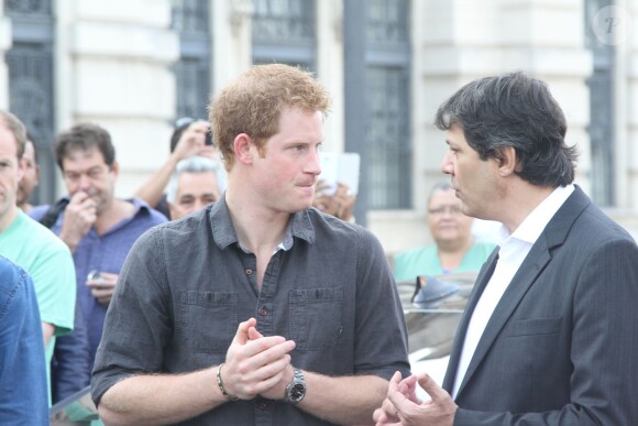 Le prince Harry en visite à Cracolandia (un quartier de Sao Paulo réputé pour ses nombreux consommateurs de crack) le 26 juin 2014.