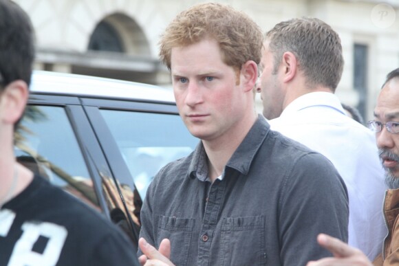 Le prince Harry en visite à Cracolandia (un quartier de Sao Paulo réputé pour ses nombreux consommateurs de crack) le 26 juin 2014.