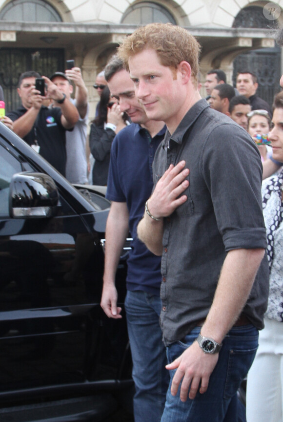 Le prince Harry en visite à Cracolandia (un quartier de Sao Paulo réputé pour ses nombreux consommateurs de crack) le 26 juin 2014.