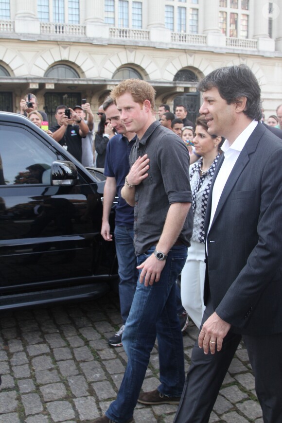 Le prince Harry en visite à Cracolandia (un quartier de Sao Paulo réputé pour ses nombreux consommateurs de crack) le 26 juin 2014.