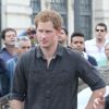 Le prince Harry en visite à Cracolandia (un quartier de Sao Paulo réputé pour ses nombreux consommateurs de crack) le 26 juin 2014.