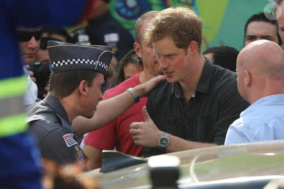 Le prince Harry en visite à Cracolandia (un quartier de Sao Paulo réputé pour ses nombreux consommateurs de crack) le 26 juin 2014.