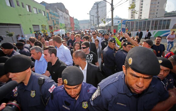 Le prince Harry en visite à Cracolandia (un quartier de Sao Paulo réputé pour ses nombreux consommateurs de crack) le 26 juin 2014.