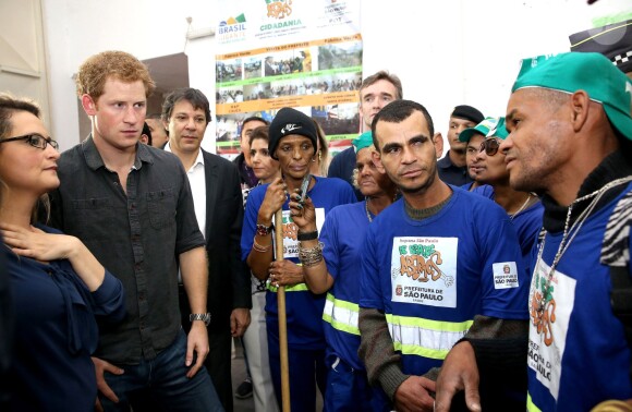 Le prince Harry en visite à Cracolandia (un quartier de Sao Paulo réputé pour ses nombreux consommateurs de crack) le 26 juin 2014.