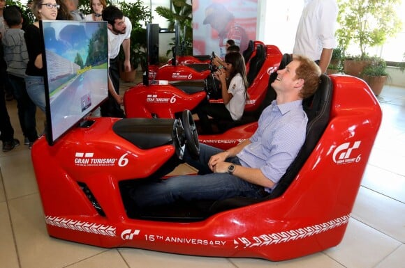 Prince Harry en visite au Ayrton Senna Institute à Sao Paulo au Brésil, le 26 juin 2014.