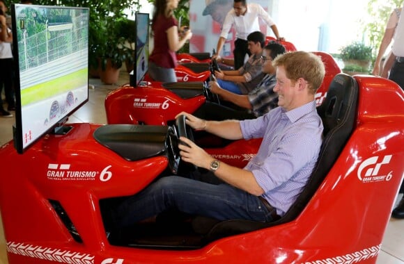 Prince Harry en visite au Ayrton Senna Institute à Sao Paulo au Brésil, le 26 juin 2014.