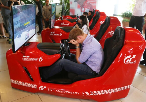 Prince Harry en visite au Ayrton Senna Institute à Sao Paulo au Brésil, le 26 juin 2014.