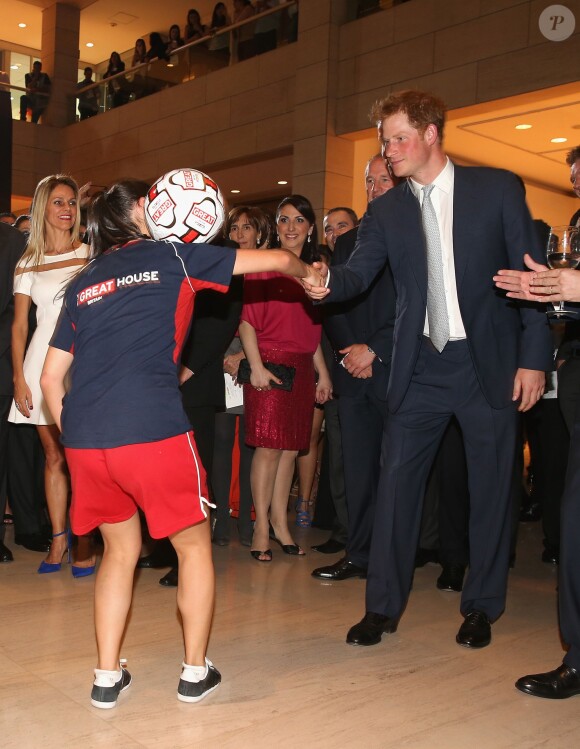 Prince Harry lors d'une réception donnée à Sao Paulo, au Brésil le 25 juin 2014.