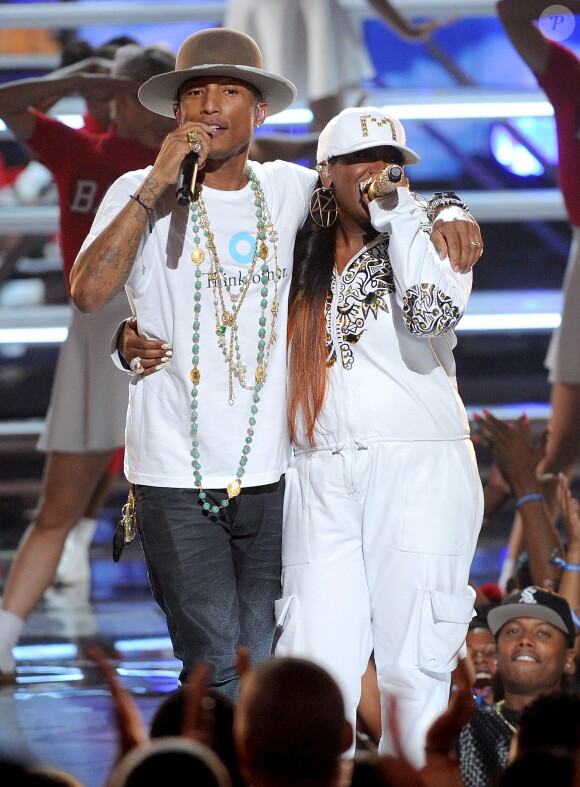 Pharrell Williams et Missy Elliott sur la scène des BET Awards au Nokia Theatre de Los Angeles, le 29 juin 2014.