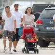 Marco Verratti, en vacances à Ibiza, le 29 jun 2014 en compagnie de son téléphone, son fils Tommaso et de sa compagne Laura