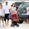 Marco Verratti, en vacances et au télépone à Ibiza, le 29 jun 2014 en compagnie de son fils Tommaso et de sa compagne Laura