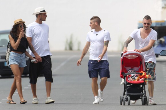 Marco Verratti avec son fils Tommaso et des amis, du côté d'Iiza, le 29 juin 2014