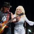 Dolly Parton et Richie Sambora à Glastonbury, le 29 juin 2014.
